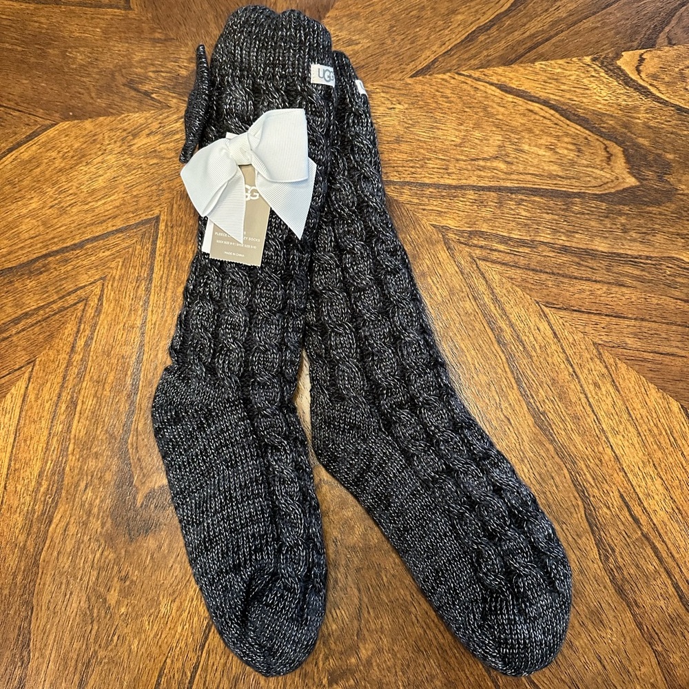 UGG Women’s Fleece Lined cozy Socks in Charcoal / Silver